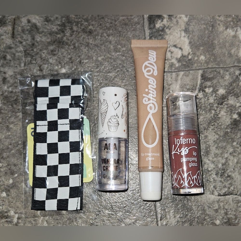Lip Bundle- Lip Plumping Gloss, Lip Treatment, Lip Gloss Holder Keychain BNIB